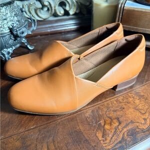 Clarks Women's Tan Leather Loafers